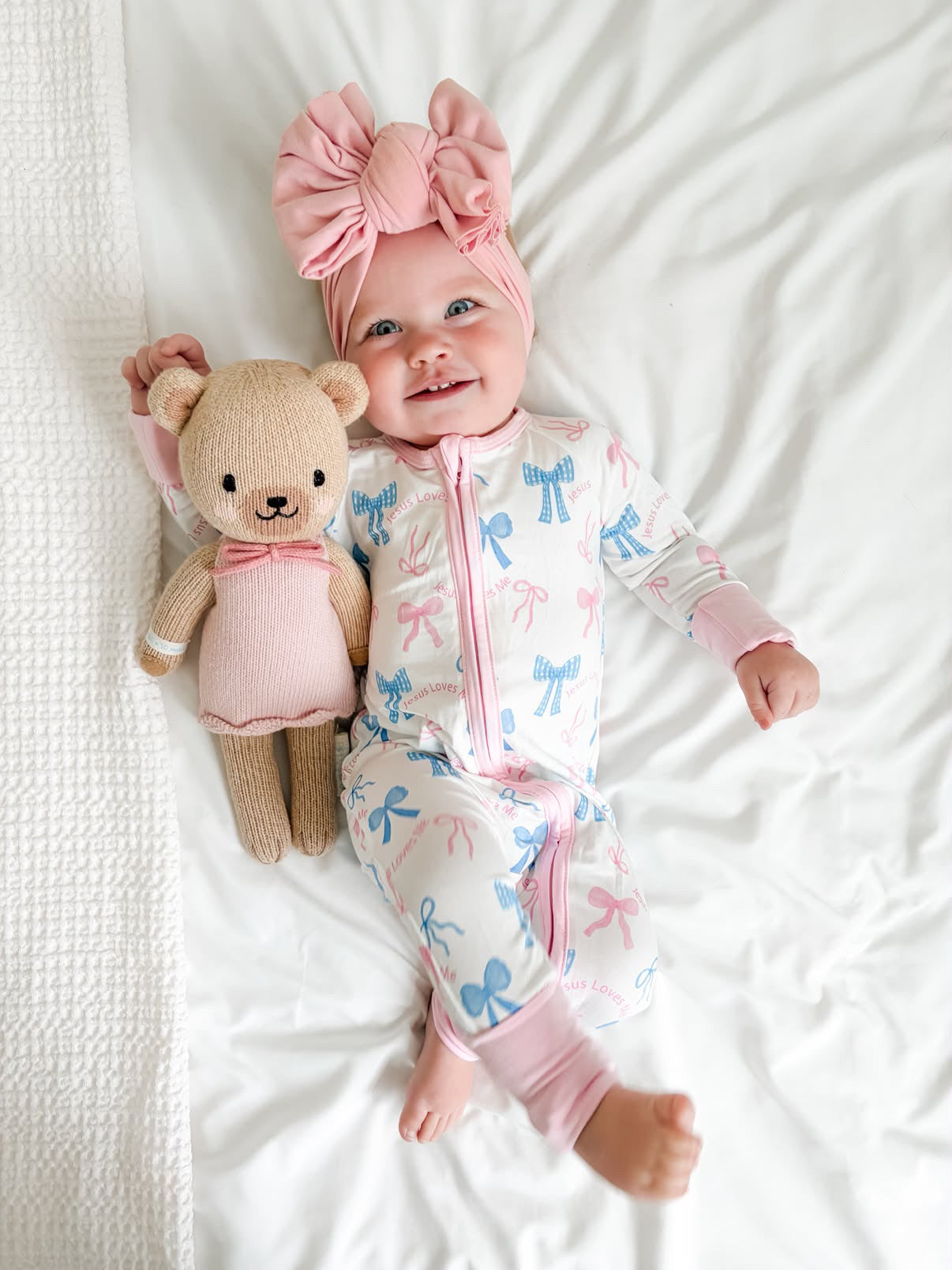 Jesus Loves Me Bows Bamboo Zippy
